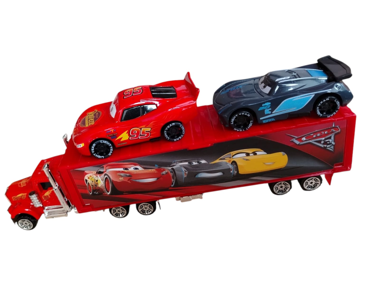 De la carretera a la pista: el combo perfecto de camión y autos - Image 2