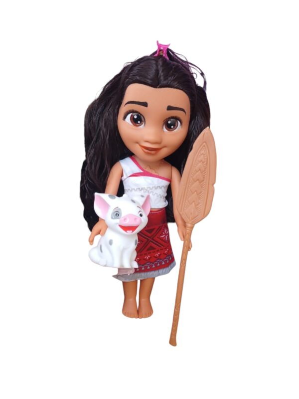 🌊 Muñeca Aventurera Sonora con Bastón Tribal y Cerdito Chillón 🐷✨ - Image 5
